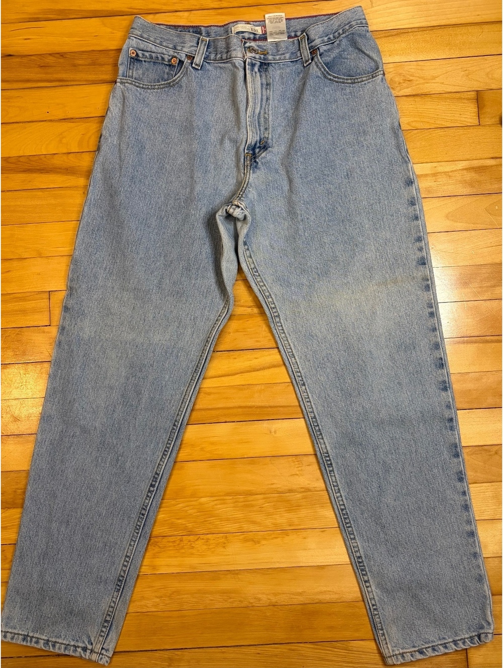Levi’s Relaxed and Tapered- size 14 M